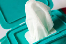 Birleşik Krallık Perakende Pazarında Plastik İçeren Islak Mendillerin Satışı Yasaklanıyor