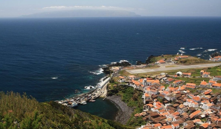 Corvo Adasında Yavru Deniz Kuşlarını Korumak İçin Sokak Aydınlatmaları Kapatıldı
